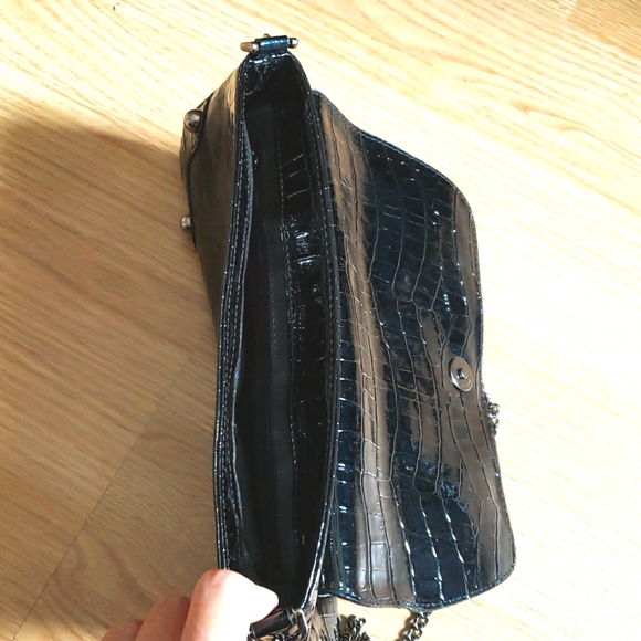 Brand New Guess clutch/shoulder bag with chain - Picture 5 of 9